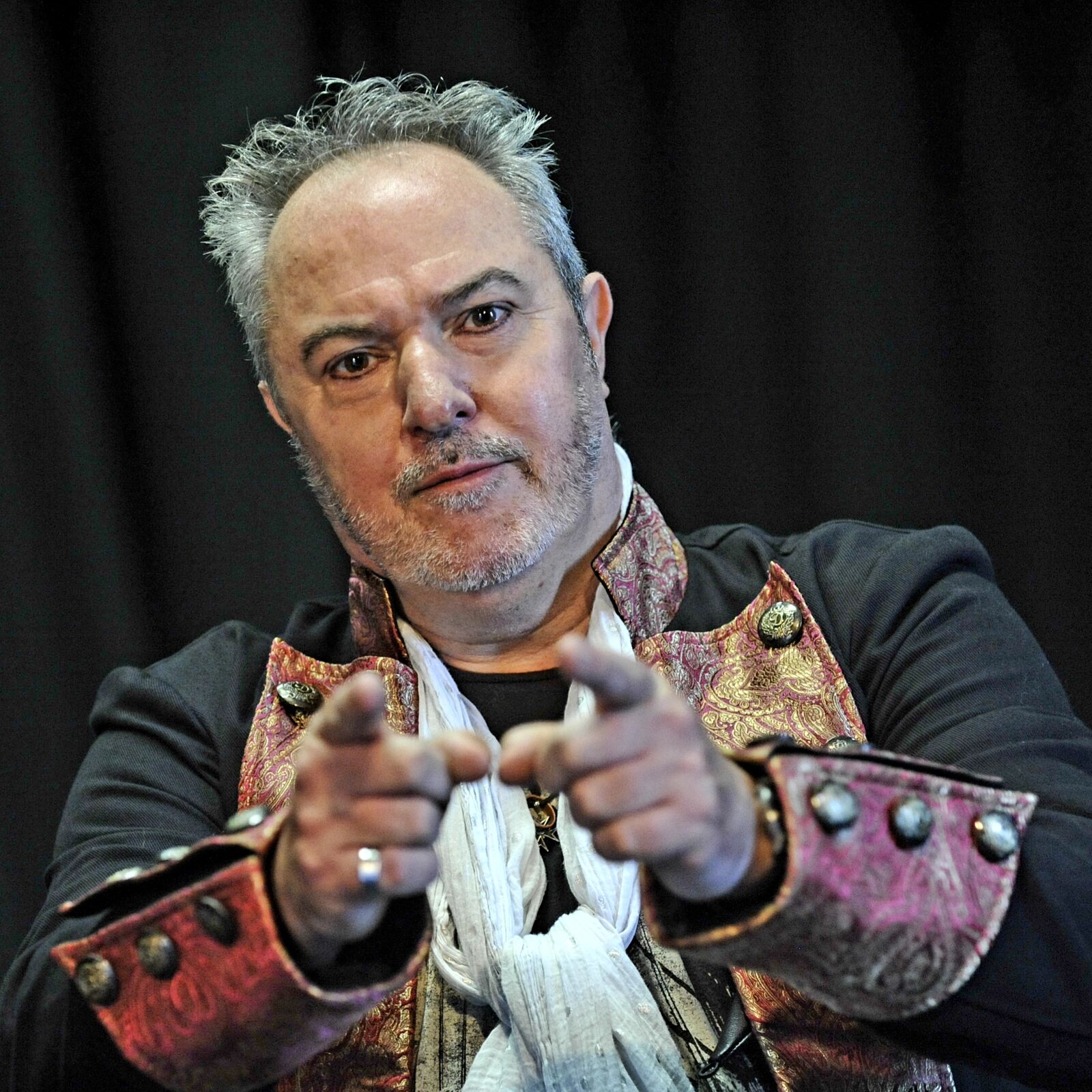 bring-your-show-to-edinburgh-fringe-interactive-theatre